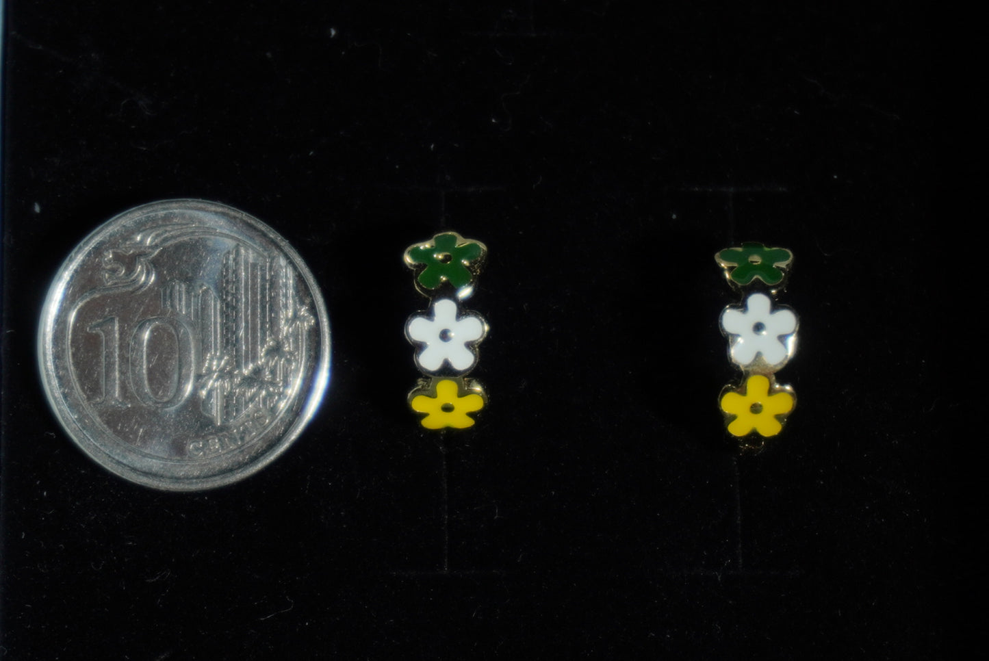 Lily Earring Huggies