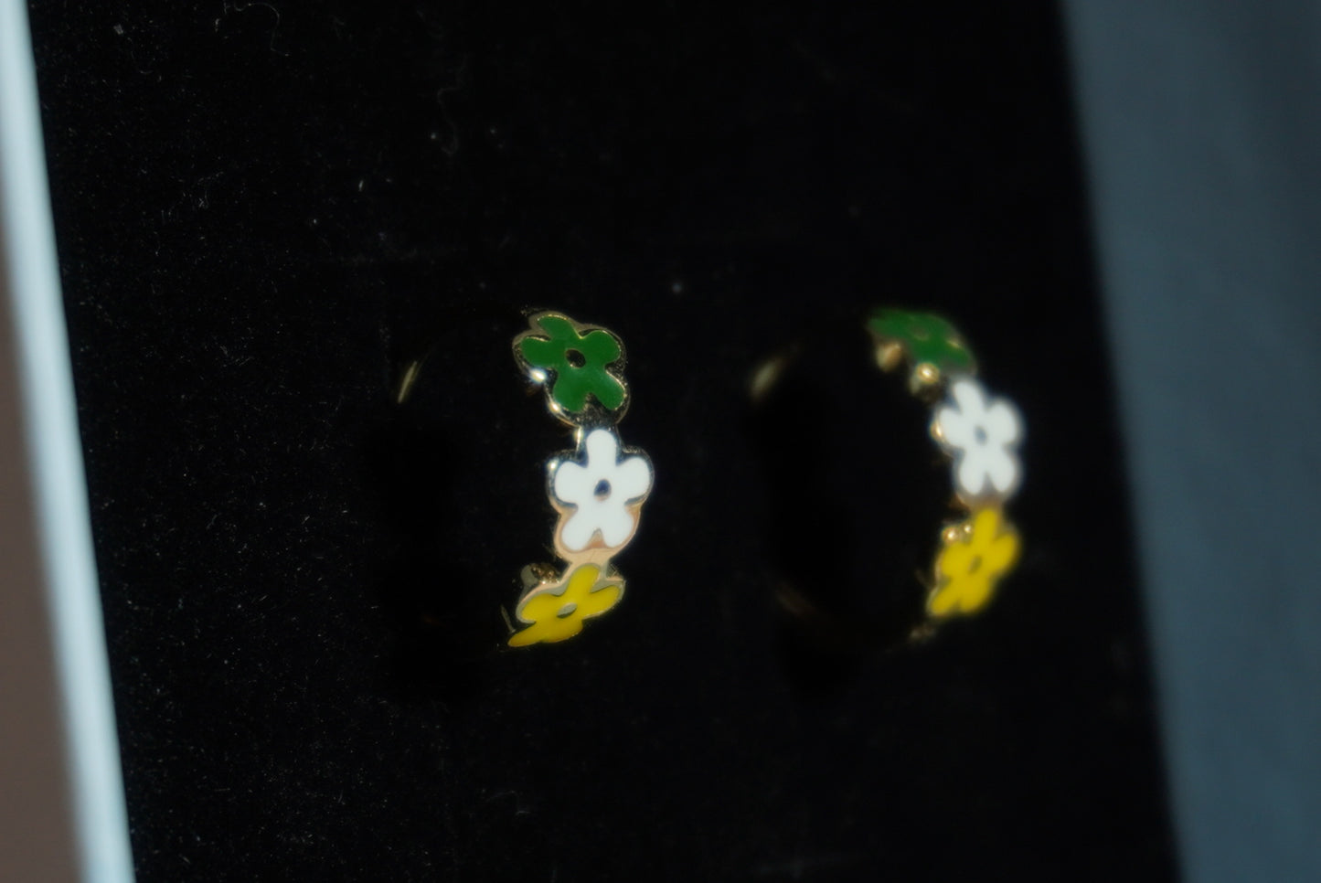 Lily Earring Huggies